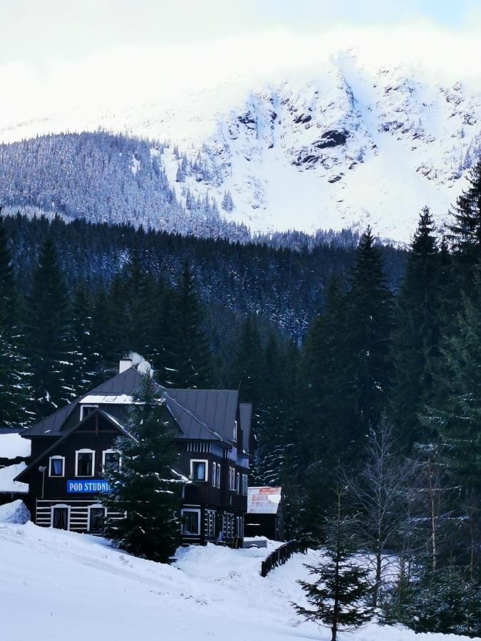 Chata Pod Studnicnou Pec pod Snezkou Exteriör bild